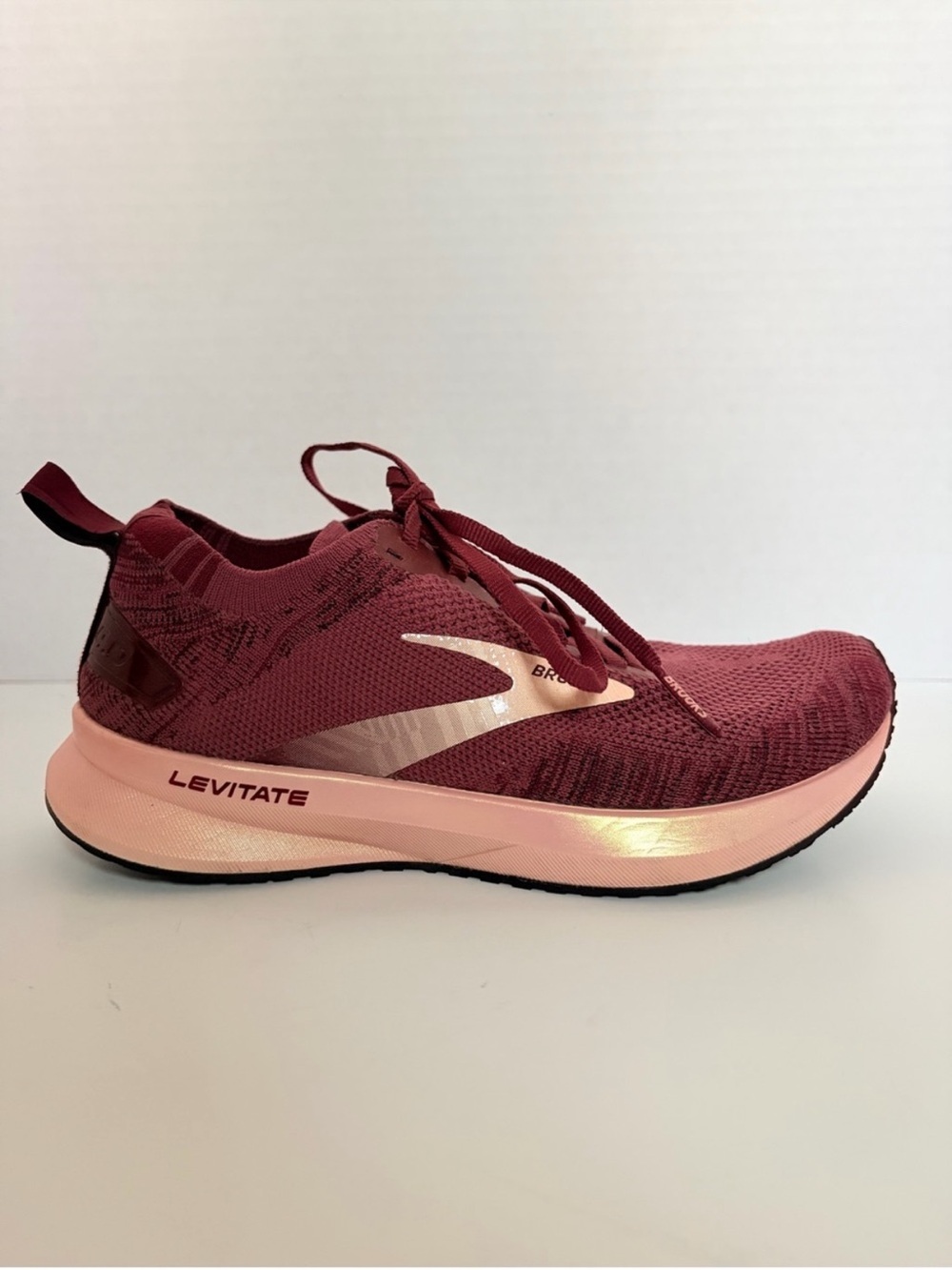 Brooks Road Running Sneakers Levitate 4 Shoes Cushioned Trainers Pink Red Size 6